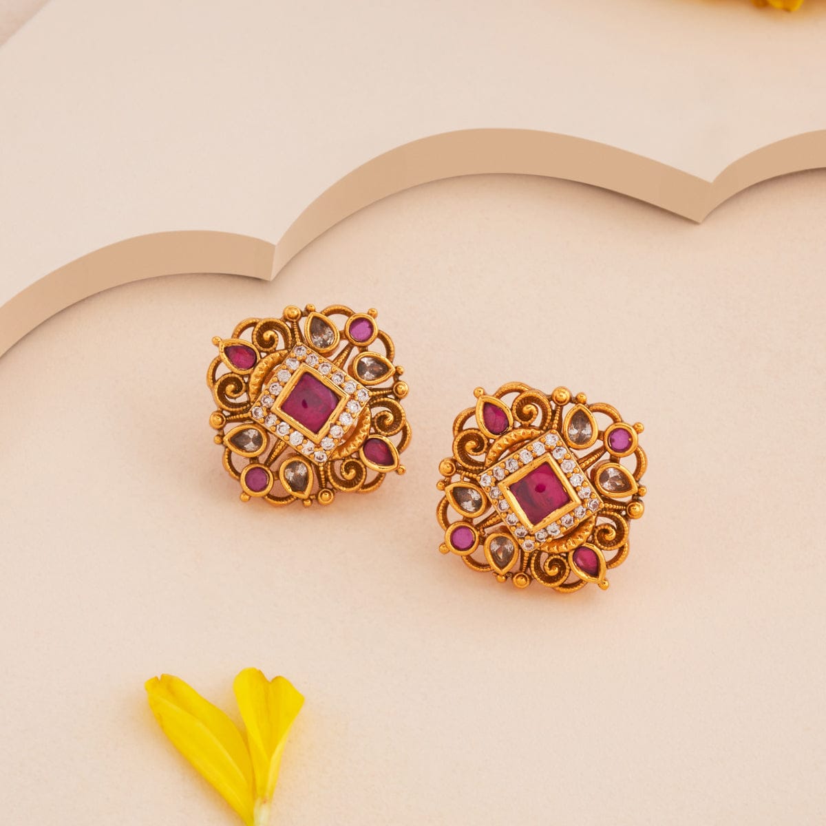 Antique Earring Antique Earring 190953