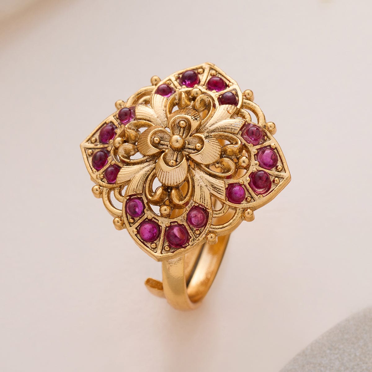 Oval ruby ring yellow gold plated | D-Carats