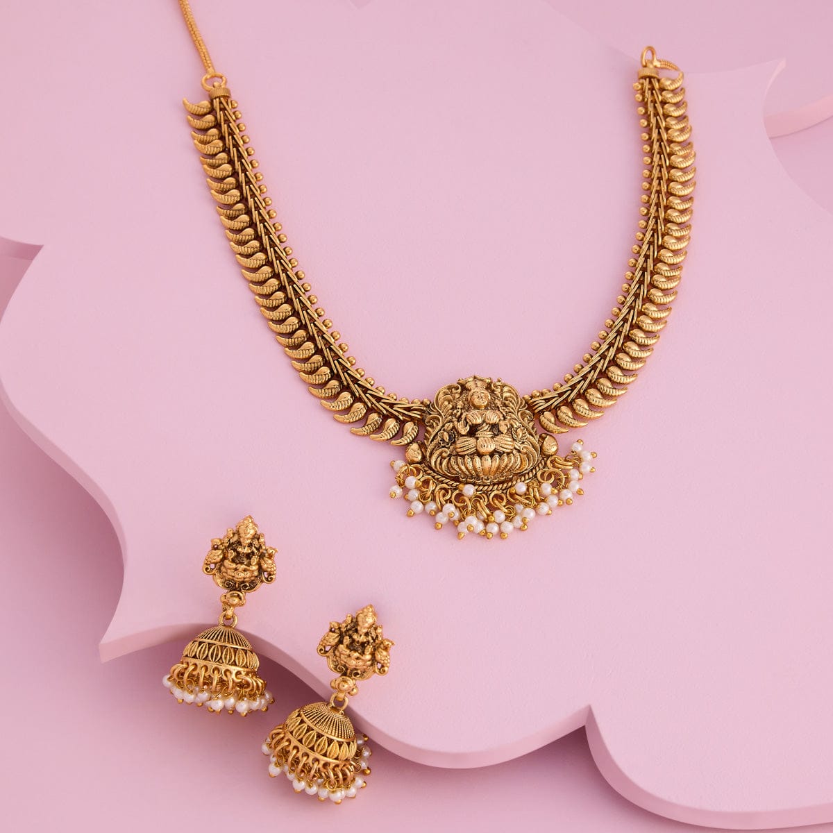 Antique Necklace Antique Necklace 190930