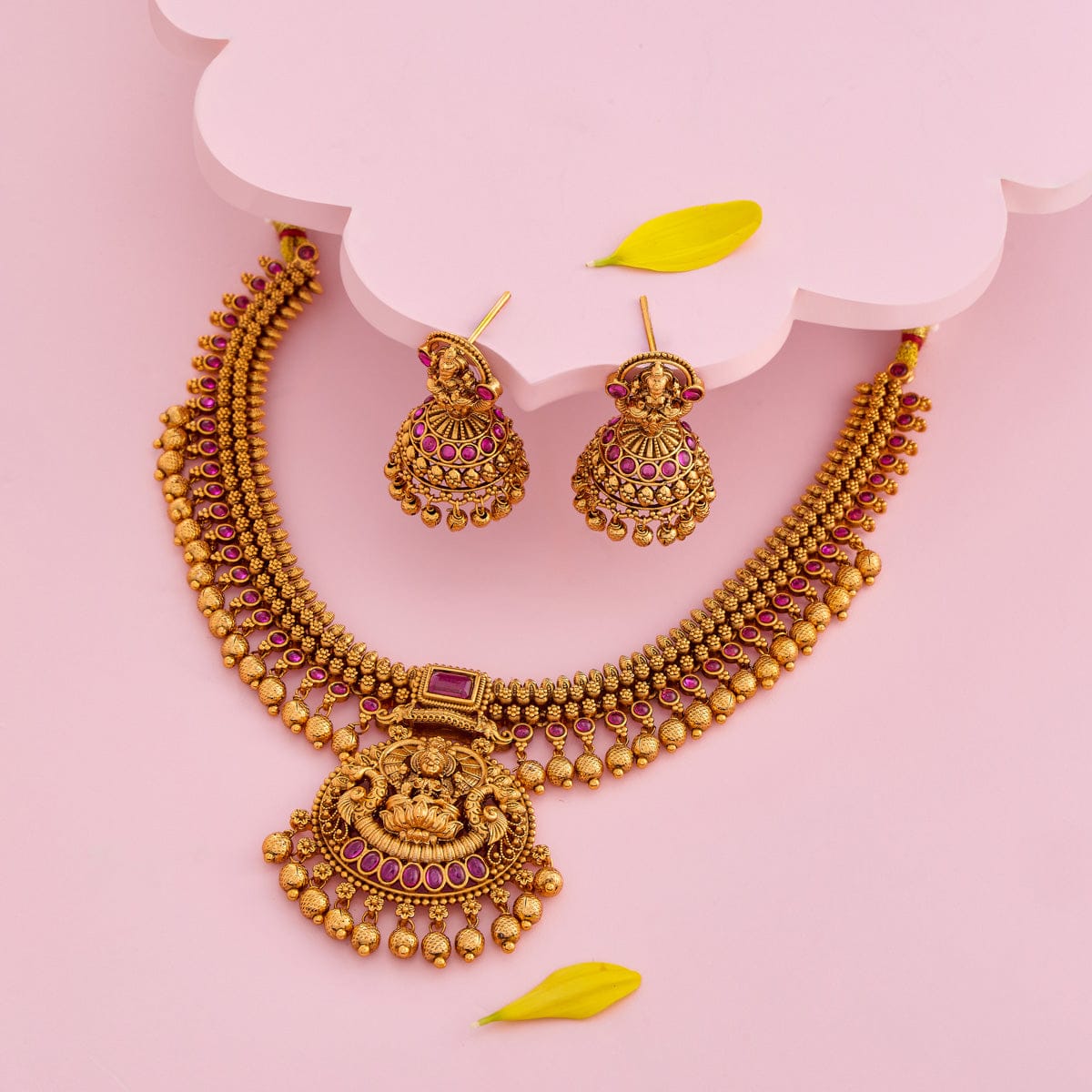 Antique Necklace Antique Necklace 189075