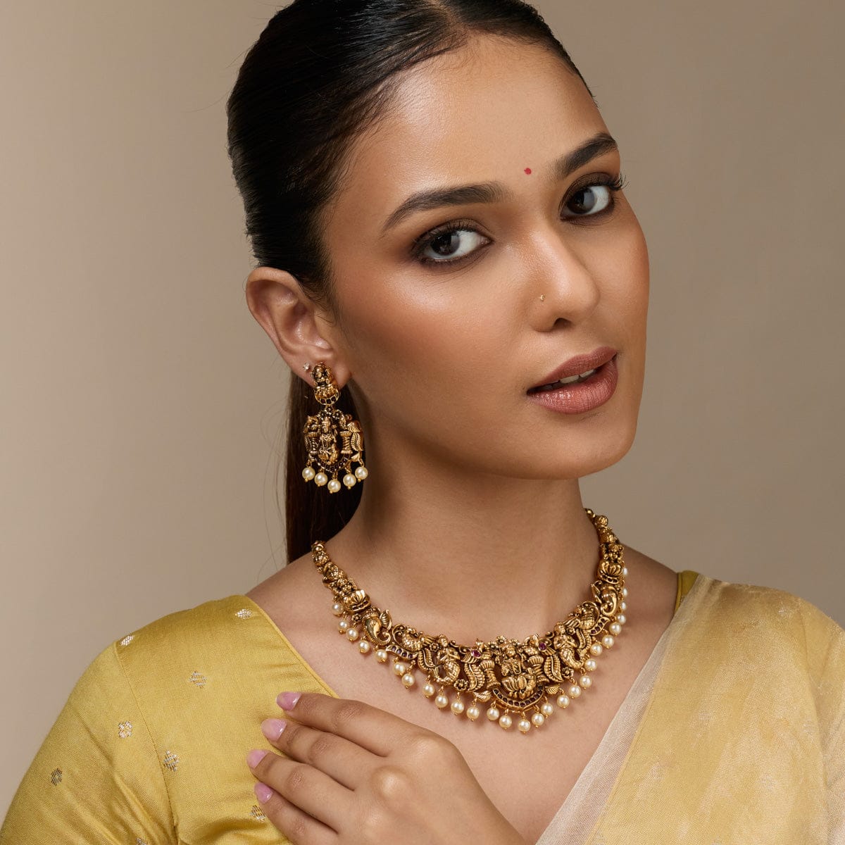 Antique Necklace Antique Necklace 190312