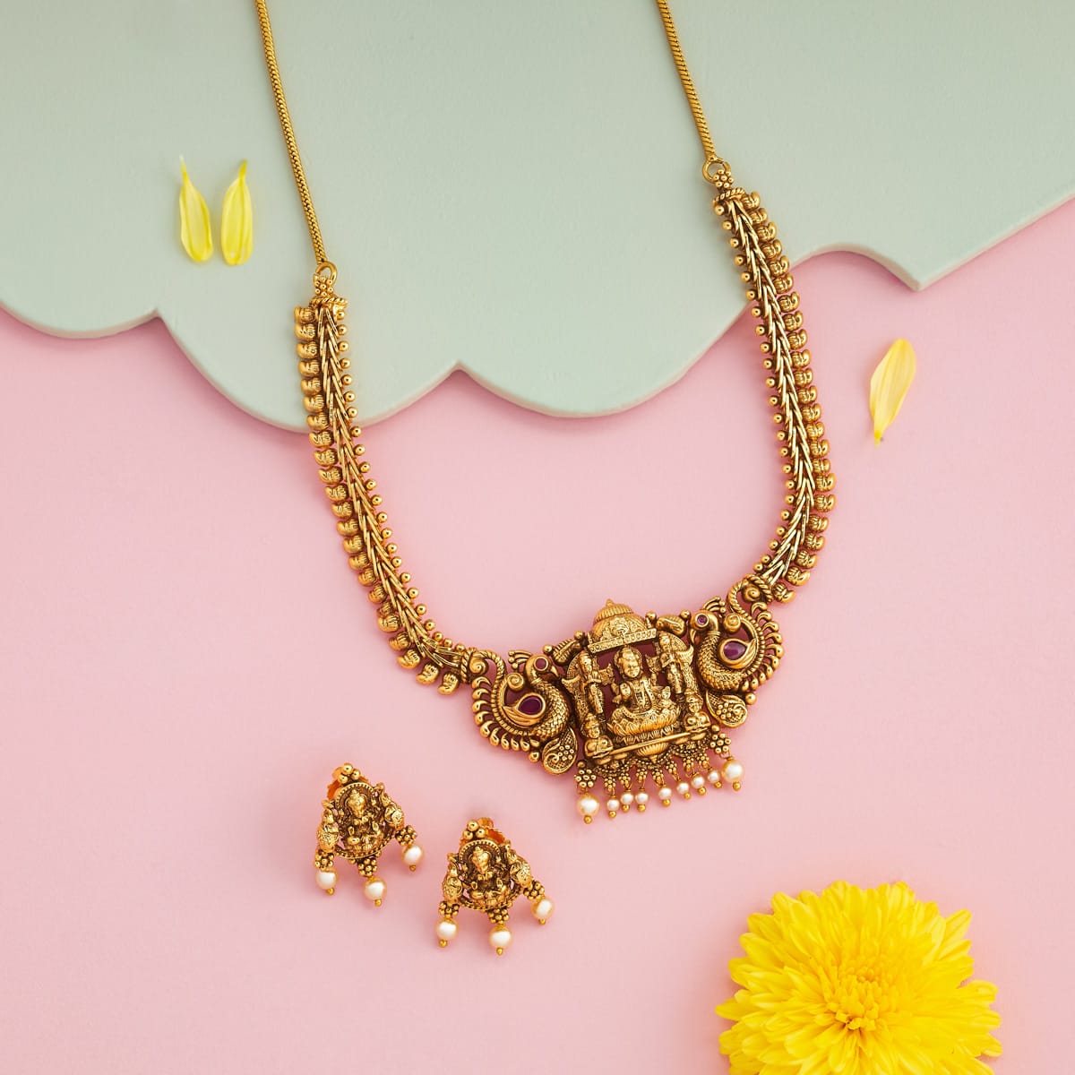 Antique Necklace Antique Necklace 202401