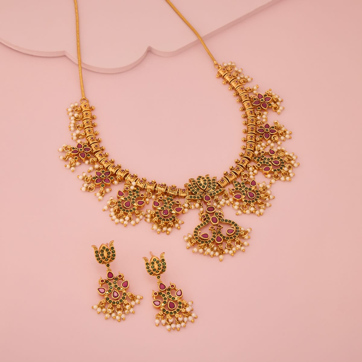 Antique Necklace Antique Necklace 202404
