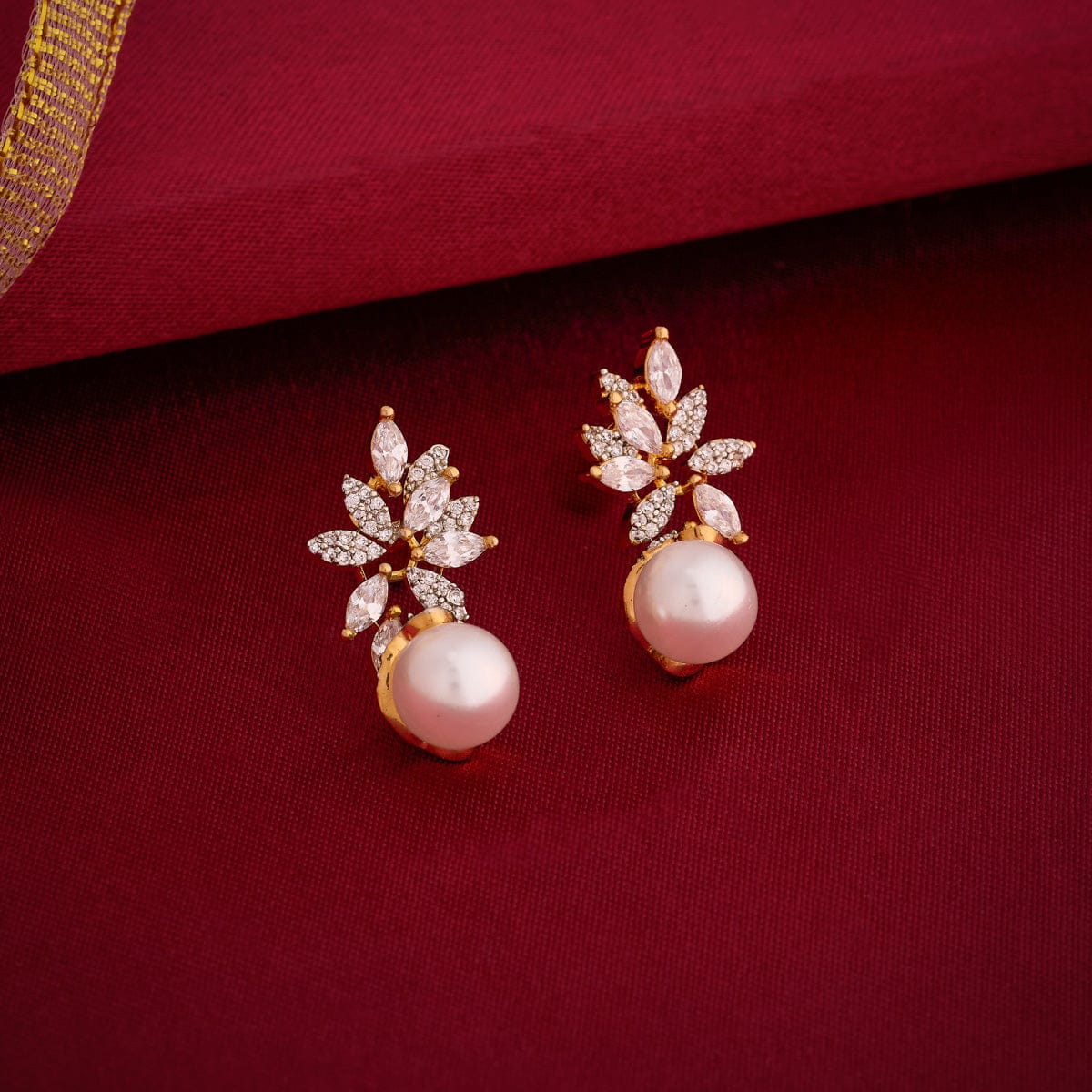 Zircon Earring Zircon Earring 191041