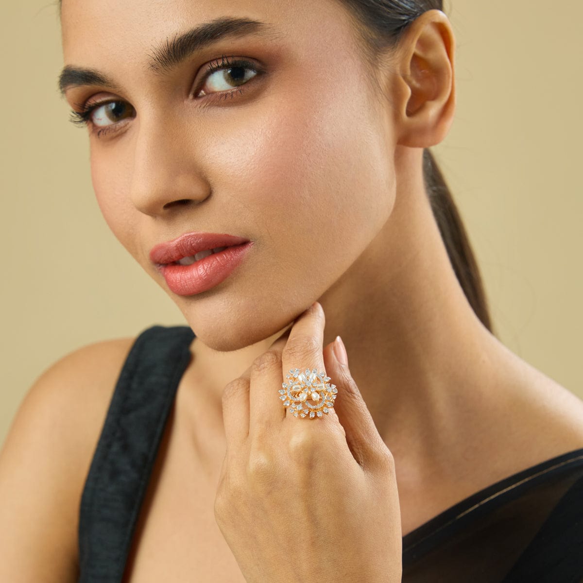 Zircon Finger Ring Zircon Finger Ring 182438