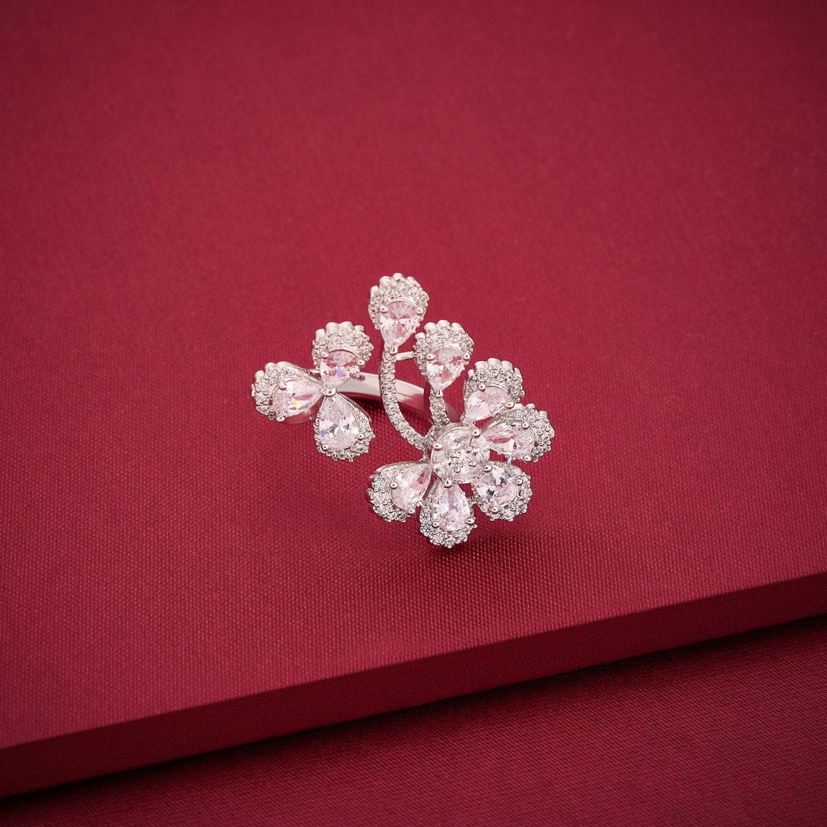 Zircon Finger Ring Zircon Finger Ring 192368