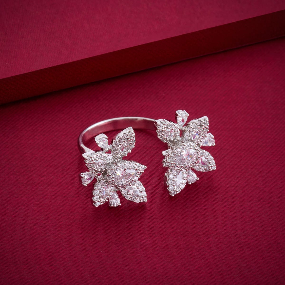 Zircon Finger Ring Zircon Finger Ring 193132