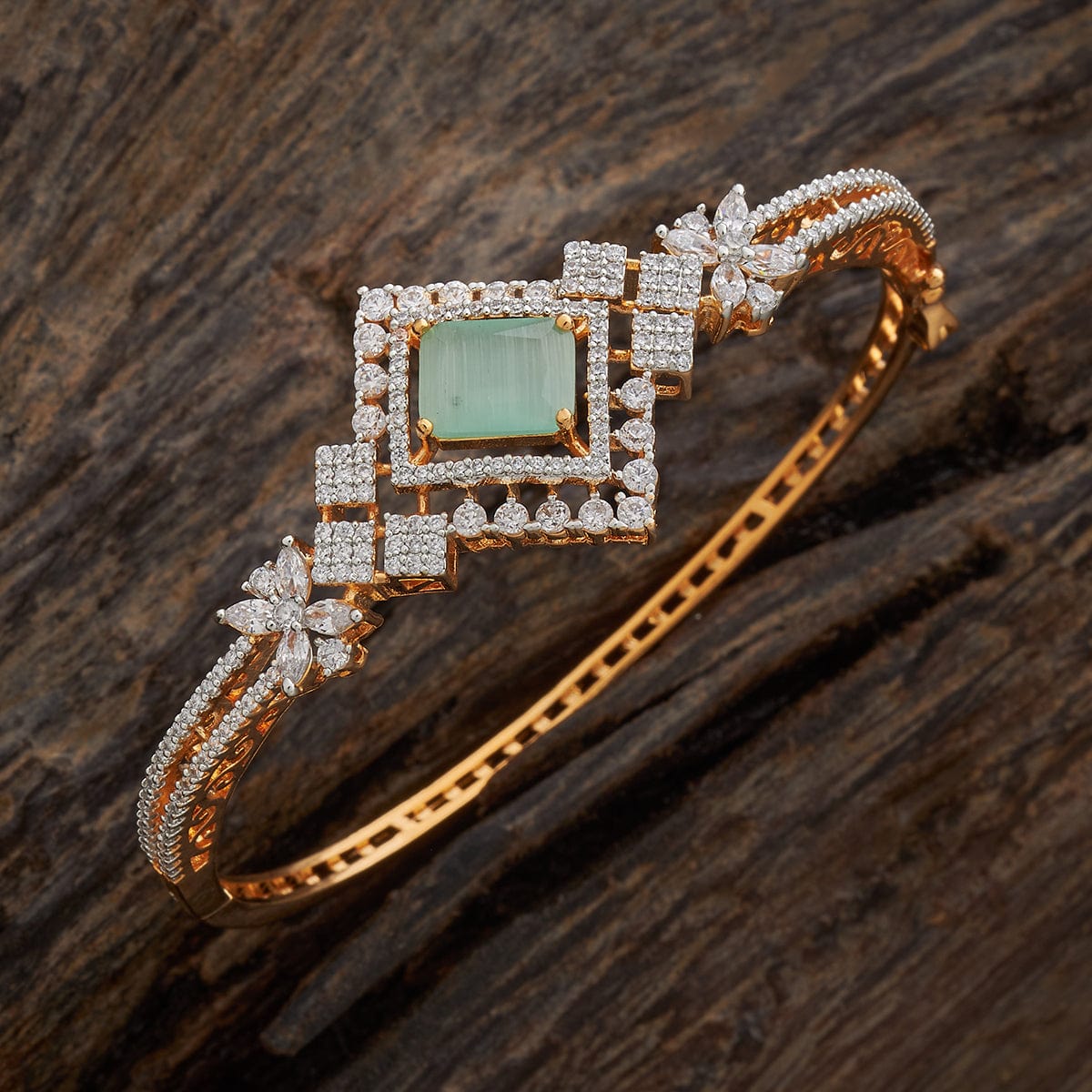 Zircon Kada Zircon Kada 182117