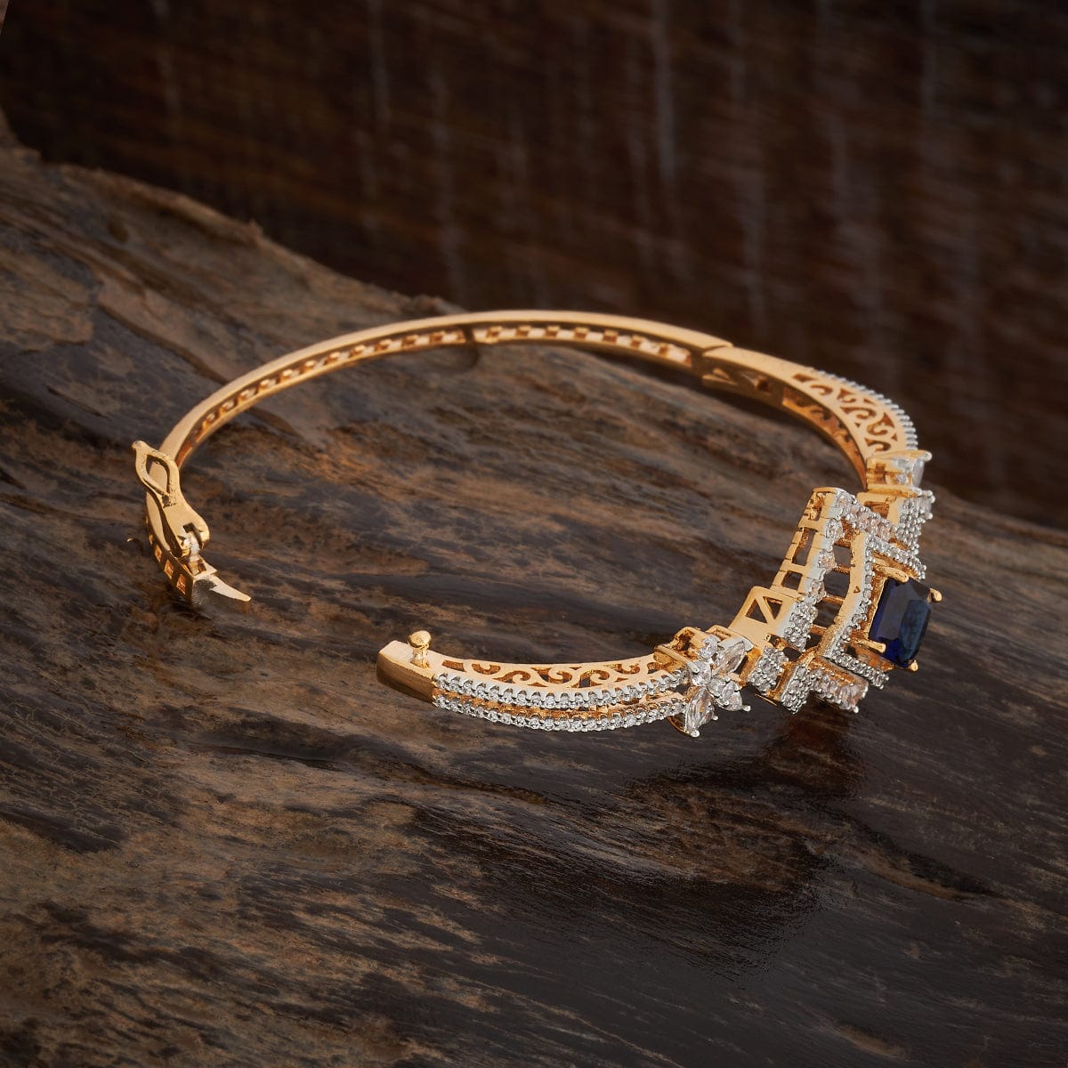 Zircon Kada Zircon Kada 182117