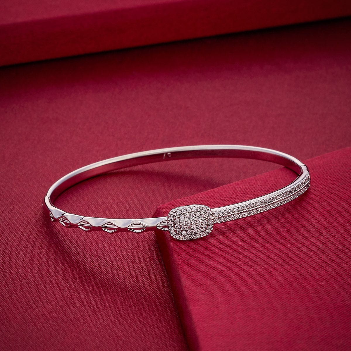 Zircon Kada Zircon Kada 192650